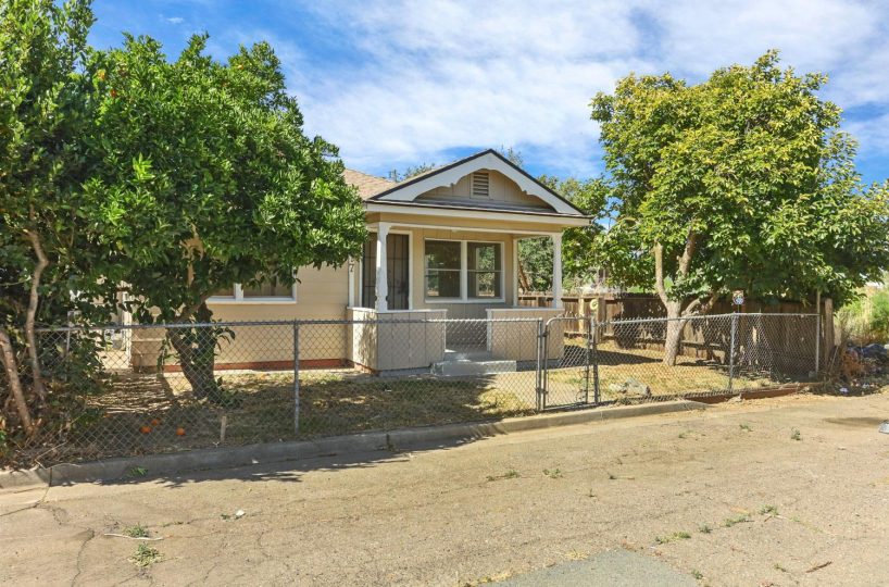 17 E 3rd St, Isleton, CA 95641