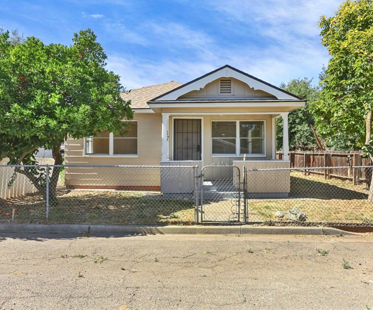 17 E 3rd St, Isleton, CA 95641